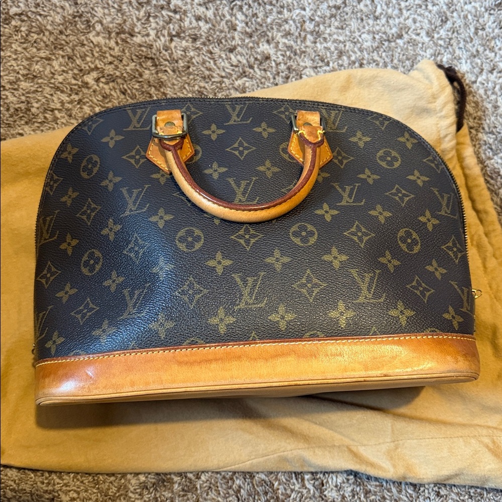 Louis Vuitton Alma Monogram Handbag Canvas 5